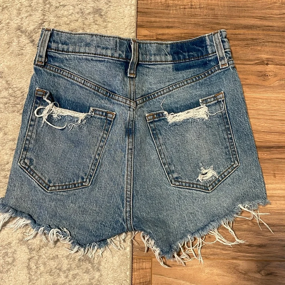 High Rise Mom Shorts - Picture 3 of 4